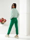 Трикотажний зелений костюм: смугастий світшот та джогери | 6789012 | фото 5
