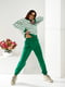 Трикотажний зелений костюм: смугастий світшот та джогери | 6789012 | фото 4