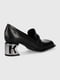 Чорні шкіряні туфлі з фігурним підбором в формі буки “К” | 6791631 | фото 3