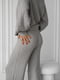 Вільні сірі штани дрібної в'язки у вигляді кіс | 6796420 | фото 5