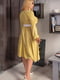Желтое платье А-силуэта в цветочный принт с поясом | 6796572 | фото 3