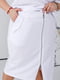 Белый костюм: футболка и юбка-карандаш с молнией | 6796576 | фото 4