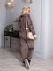 Велюровий бежевий костюм: худі з ведмедиком-наклейкою та джогери | 6796624 | фото 4