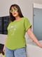 Блуза оливкового цвета с цветочным принтом и удлиненной спинкой | 6796662 | фото 3