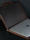 Шкіряний чохол для MacBook коричневого кольору | 6797072 | фото 4