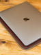 Шкіряний чохол вишневого кольору для MacBook | 6797403 | фото 5