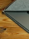 Шкіряний чохол кольору коньяк для MacBook на блискавці з повстю | 6797280 | фото 3