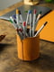 Склянка для ручок та олівців шкіряна кольору бурштин | 6797321 | фото 2