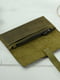 Шкіряний гаманець-клатч оливкового кольору із закруткою | 6797779 | фото 2