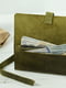 Кожаный кошелек-клатч оливкового цвета с закруткой | 6797779 | фото 3