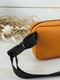 Шкіряна сумка через плече бурштинового кольору | 6798327 | фото 4