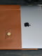 Кожаный чехол для MacBook цвета виски | 6799043 | фото 4