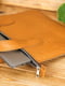 Шкіряний чохол янтарного кольору для MacBook | 6799348