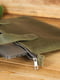 Кожаный чехол оливкового цвета для MacBook | 6799349 | фото 2