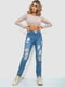 Прямые темно-голубые джинсы с потертостями и рваностями | 6801302 | фото 2