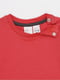 Хлопковая красная футболка с кнопками на плече | 6801835 | фото 3