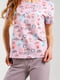 Піжама: рожева футболка в принт та сірі бриджі | 6802672 | фото 3