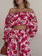 Рожевий костюм в квітковий принт: топ з відкрити плечима та штани-палаццо | 6803969 | фото 2