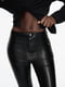 Эластичные облегающие брюки из экокожи черного цвета | 6729804 | фото 22