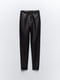 Эластичные облегающие брюки из экокожи черного цвета | 6729804 | фото 26