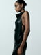 Короткое черное платье с воротником-хомутом и драпированным вырезом | 6804288 | фото 10