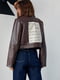 Куртка-косуха з нашивками коричнева | 6805502 | фото 2