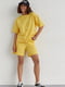Трикотажний жовтий костюм: шорти та футболка з вишивкою | 6805725 | фото 3