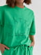Трикотажний зелений костюм: шорти та футболка з вишивкою | 6805727 | фото 3