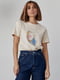Бежева футболка, прикрашена принтом “Дівчина з сережкою” | 6806061 | фото 7