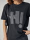 Темно-сіра трикотажна футболка з написом “Hi” із термостраз | 6806085 | фото 4