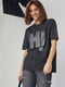 Темно-сіра трикотажна футболка з написом “Hi” із термостраз | 6806085 | фото 7