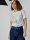Сіра футболка, прикрашена принтом “Дівчина із сережкою” | 6806104 | фото 7