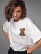 Укорочена молочна футболка з ведмедиком та написом Awesome and Funny | 6806149 | фото 6