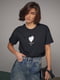 Чорна футболка, прикрашена серцем з бісеру та страз | 6806155 | фото 8