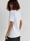Трикотажна біла футболка з лаконічним принтом | 6806165 | фото 2