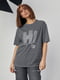 Сіра трикотажна футболка з написом “Hi” з термостраз | 6806186 | фото 5
