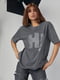 Сіра трикотажна футболка з написом “Hi” з термостраз | 6806186 | фото 6