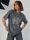 Сіра трикотажна футболка з написом “Hi” з термостраз | 6806186 | фото 8