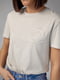 Бавовняна світло-сіра футболка з опуклим принтом смайлу | 6806198 | фото 4