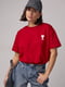 Трикотажна червона футболка з лаконічною вишивкою | 6806249