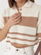 Укорочена ажурна футболка-поло бежевого кольору в смужку | 6806251 | фото 4