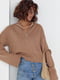 Укорочений светр з блискавкою на горловині світло - коричневий | 6806312 | фото 2