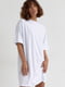 Сукня-футболка з принтом на спинці молочна | 6806704 | фото 2