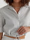 Бежевий костюм у смужку: коротка блуза та спідниця-міді | 6807120 | фото 4