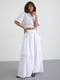 Літній білий костюм на гудзиках: укорочена блуза та спідниця-максі | 6807156 | фото 6