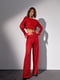 Червоний костюм з паєтками: блуза з пір'ям на рукавах та штани | 6807161 | фото 7