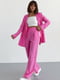 Рожевий костюм в стилі кежуал: жакет та штани з високою талією | 6807215 | фото 3