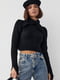 Укорочений чорний светр з рельєфною горловиною та рукавами | 6807250 | фото 2