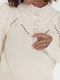Трикотажний светр з гудзиками на комірі молочного кольору | 6807267 | фото 3