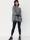 Сірий трикотажний светр в смужку з блискавкою на комірі | 6807294 | фото 7